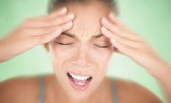 你的头痛只是头痛吗?根据你的症状，你的头痛可能是中风或短暂性脑缺血发作(TIA)。＂border=