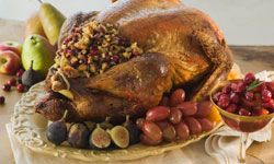 如果你知道如何利用剩菜，你的感恩节火鸡就不会浪费了。＂border=