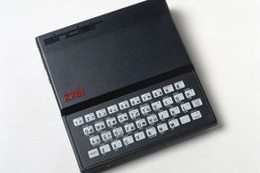 ZX81实际上是在一年前(1981年)发布在英国——直到辛克莱尔与天美时达成协议,电脑在美国上架。”border=