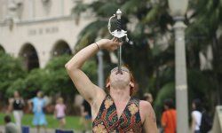 有些人用牙签。只是说。＂width=