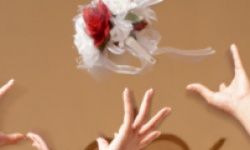 bridal bouquet toss