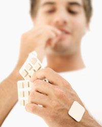 全力以赴取得最好的效果——研究表明，将药物与尼古丁贴片或口香糖结合使用可以帮助你更快地戒烟。”border=