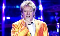 Rod Stewart singing on stage