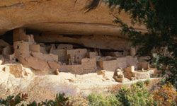 科罗拉多州梅萨维德国家公园的悬崖住宅是最早的绿色住宅之一。＂width=