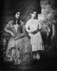 This mother and daughter got decked out in crinoline and ringlets for their 1846 daguerreotype.