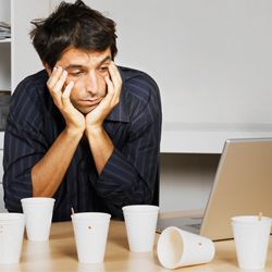 后我们可能会拿杯一杯咖啡,当我们累了,但水将会是一个更好的选择。”width=