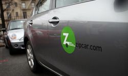 Zipcar是停在纽约市的布鲁克林地区4月13日,2011年。”border=