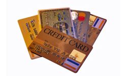 一些骗子会试图减少你的信用卡债务——收取费用。“border=