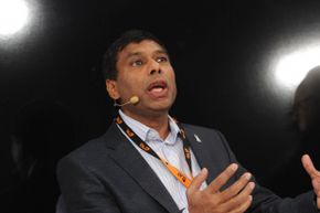 Naveen Jain, InfoSpace的创始人,发现自己在法律上的麻烦公司举步维艰。”border=