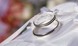 10 Wedding Traditions With Surprising Origins