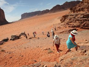 Hiking in the desert can lead to heatstroke.