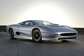 捷豹XJ220”border=