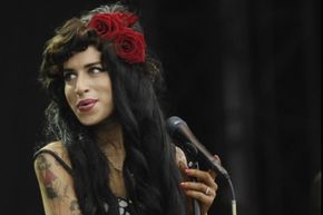 五届格莱美奖得主艾米·怀恩豪斯（Amy Winehouse）是加入27俱乐部的众多音乐家之一。27个真的是一个被诅咒的年龄吗？“width=