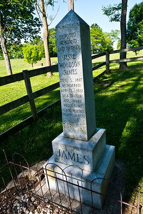 Jesse James Boyhood Home, Original Gravesite and Monument