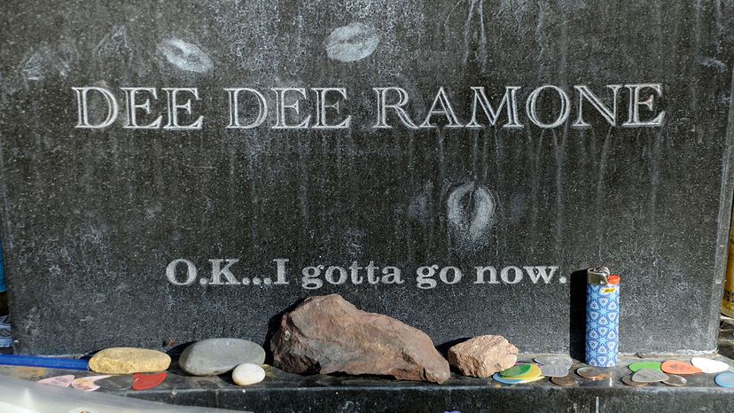 Comedian Rodney Dangerfield Has The Most Hilarious Message Written On His  Gravestone