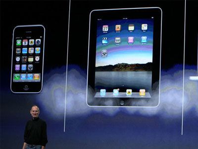 Steve Jobs unveils iPad