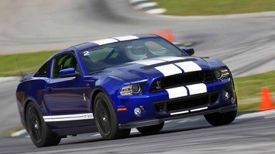 18新利最新登入2013年Shelby GT500超级蛇如何工作”border=