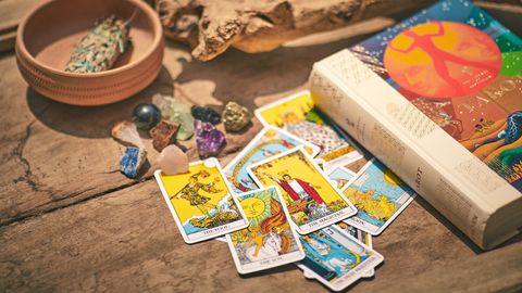 Four of Cups Tarot Card: Exploring its Meaning and Interpretation - Vimarsana News