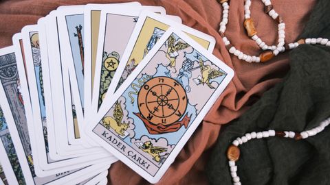 Four of Wands: Unlocking the Meaning of this Tarot Card - Vimarsana News