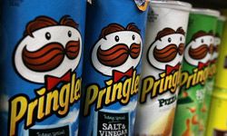 Once you've enjoyed their salty contents, you can use Pringles potato chip cans like these to craft a makeshift WiFi "cantenna."”border=