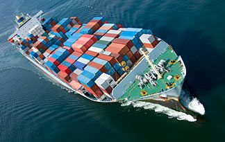 Industry shipping freight via ships: transportation.