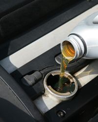 Oil changes its viscosity with temperature and the single viscosity rating only represents the flow of oil when it's warm.