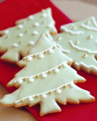 圣诞饼干是许多家庭的传统。查看更多节日烘焙食品的图片。＂width=