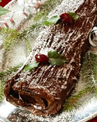 一个圣诞圆木形状的蛋糕把法国的味道带到你的餐桌上。加入你自己的杏仁糖蘑菇来增加额外的奇思妙想。＂border=