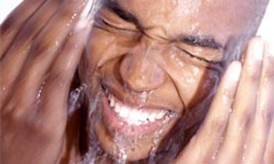 油性皮肤男士的5个护肤秘诀＂class=