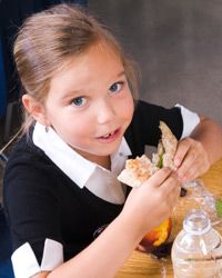 girl eating lunch