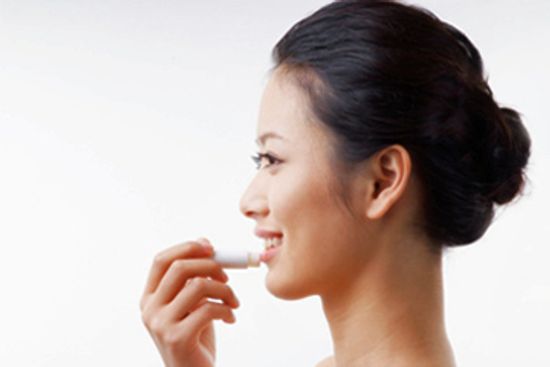 小贴士:5提示治疗太阳水泡的嘴唇”class=