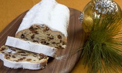 在德国，甜面包是一种传统的圣诞美食。查看更多节日烘焙食品的图片。“width=