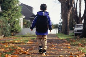 你应该知道的5件事:学校交通安全”width=