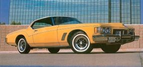 Up front, the 1973 Riviera featured a horizontal-bar grille and a five-mph crash bumper mandated by the feds.