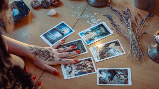8 of Swords Tarot Meaning: Breaking Free from Self-Imposed Limitations