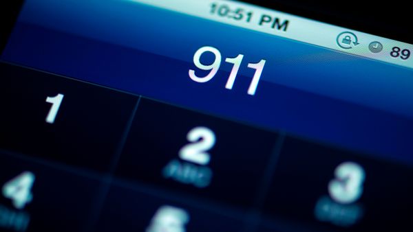Dialing 911 on a smart phone 